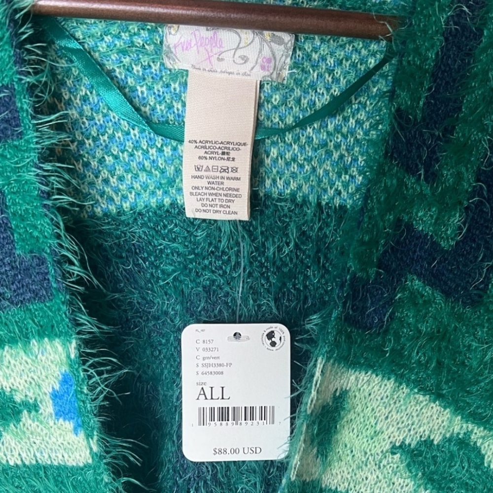 Free People Poncho Green Aztec Sweater Cape One Size New with Tags - Picture 3 of 9